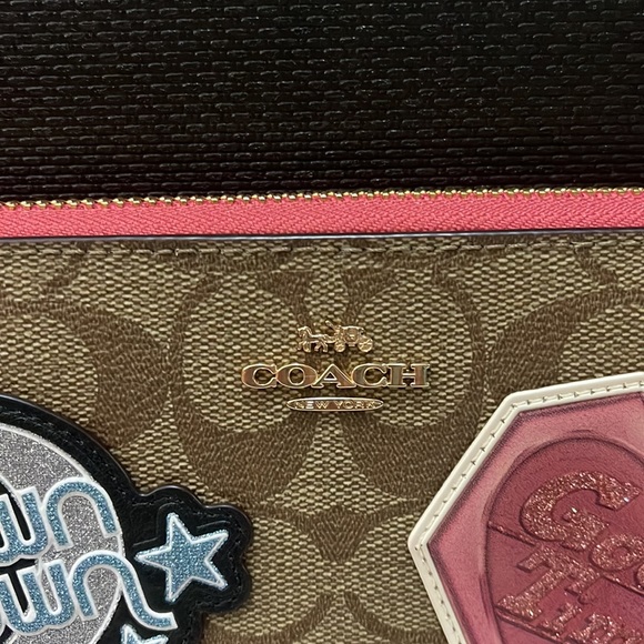 Coach Long Zip Around Wallet In Signature Canvas With Disco Patches - Picture 7 of 9